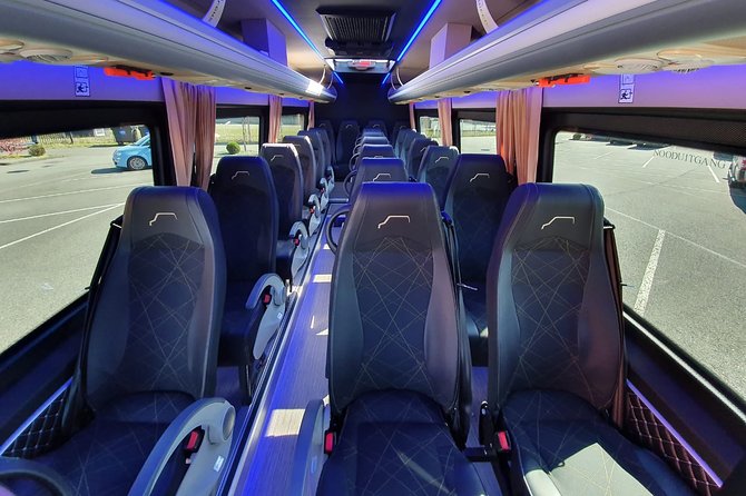 1-15pers Taxi/Bus Transfer Amsterdam Airport to Rotterdam Airport - Flight tracking and what happens if you’re delayed
