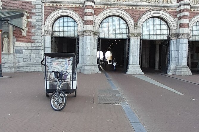 1 hour Amsterdam City Tour in Pedicab - The Amstel River panorama and Skinny Bridge for postcard-level water feel