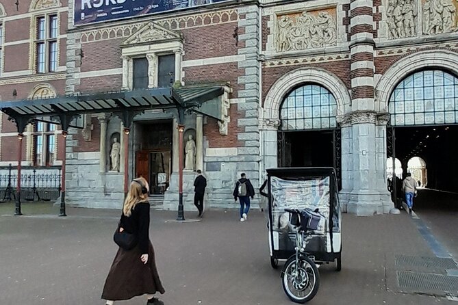 1 hour Amsterdam City Tour in Pedicab - Bloemenmarkt, then the canal belt: what to notice from the pedicab