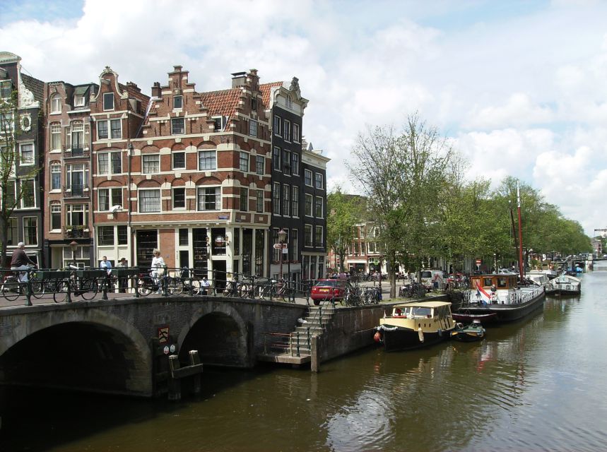 2.5-Hour Amsterdam Sightseeing Tour by Bike - The canal intersections, and how your guide turns scenery into sense