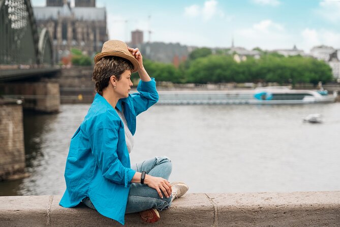 2 Countries in 1 Day: Cologne Day Tour from Amsterdam - Practical tips: passport, shoes, and snack strategy