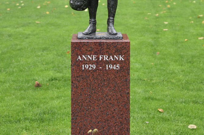 2-Hour Private Anne Frank Walking Tour with Drink - Mobile ticket and meeting at Amstel 51C: keep the start smooth