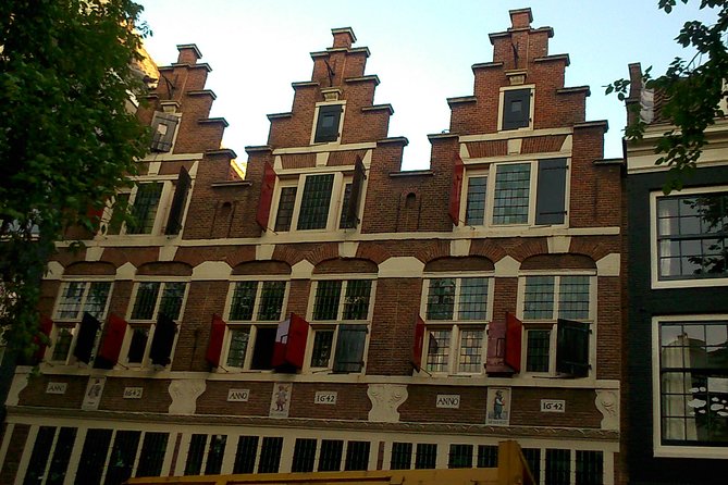 2 Hours Private Walking Tour of the Highlights of Amsterdam - Zeedijk to Nieuwmarkt: early highlights, short explanations, big atmosphere