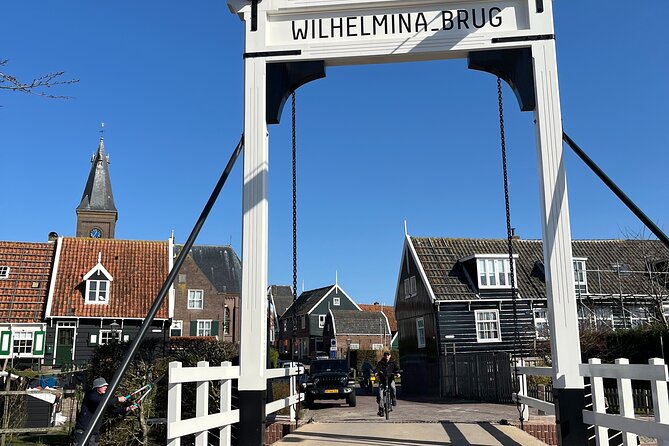 4h Private Tour from Ams to Volendam and Marken- Electric Car - Volendam: kibelling, harbor atmosphere, and time for shopping