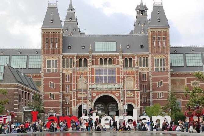 Airport Transfer: Schiphol Airport AMS to Amsterdam by Luxury Van - Drop-Off in Amsterdam, Door-to-Door Convenience