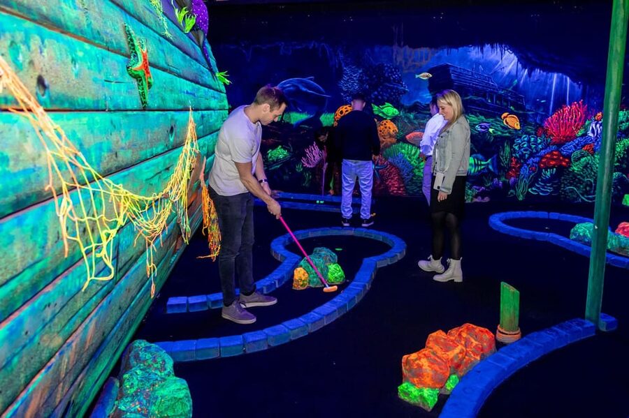Aloha Amsterdam: 12-Hole Glow-in-the-Dark Mini-Golf - Underwater scenes: the same rules, a different kind of challenge