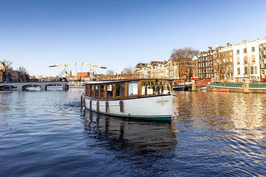 Amsterdam: 1.5-Hour High-End Morning Breakfast Canal Cruise - Breakfast Bites and the Unlimited-Drinks Upgrade