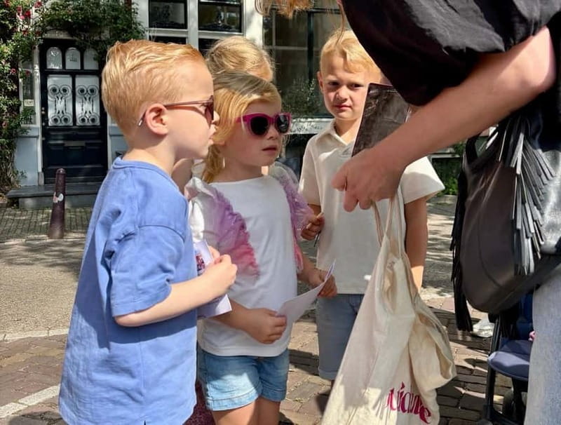Amsterdam: 1,5-hour Interactive Kids Tour in the City - Canal spotting: why they guide you to look up and not just around