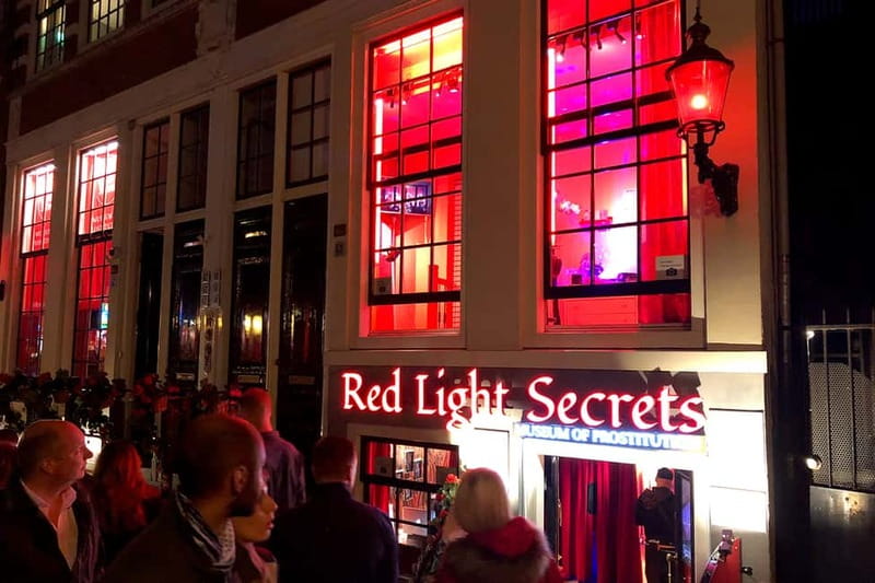 Amsterdam: 1,5-Hour Red Light District Tour - Amsterdam Centraal and Chinatown: the neighborhood edge you can actually understand