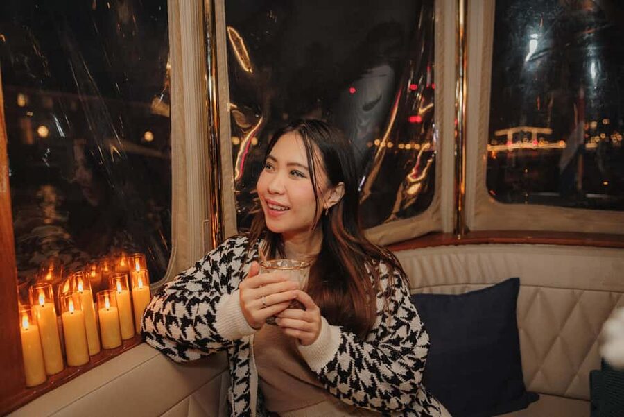 Amsterdam: 2-Hour Candle Light Cruise + Drinks & Snacks - How the English Guide and Local Skipper Affect Your Experience