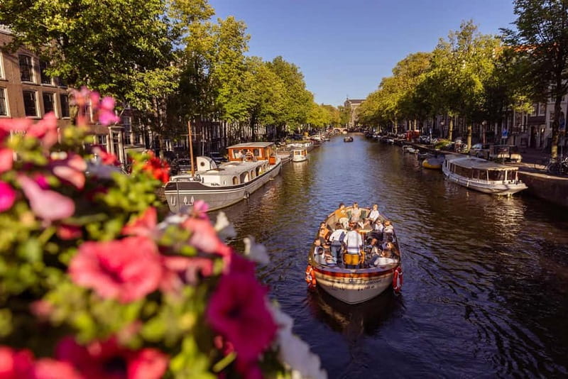 Amsterdam: 2-Hour Luxury Canal Cruise with Snacks & Drinks - Why a 2-hour luxury canal cruise hits the sweet spot