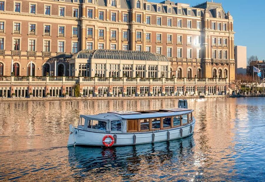 Amsterdam: 2-Hour Luxury Canal Cruise with Snacks & Drinks - The canal route, in plain language: what you’ll actually see