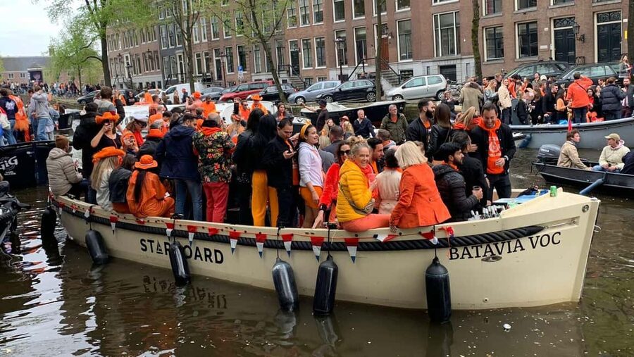 Amsterdam: 3 Hour Kings Day Boat Party with Unlimited Drinks - Meeting Starboard Boats: Finding the Crew Without Stress