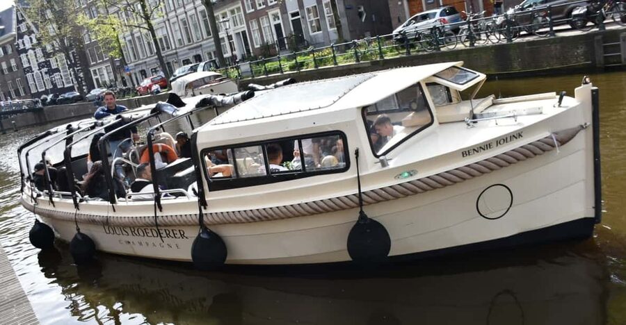Amsterdam: 420 Smoke-Friendly Boat Tour - Key highlights