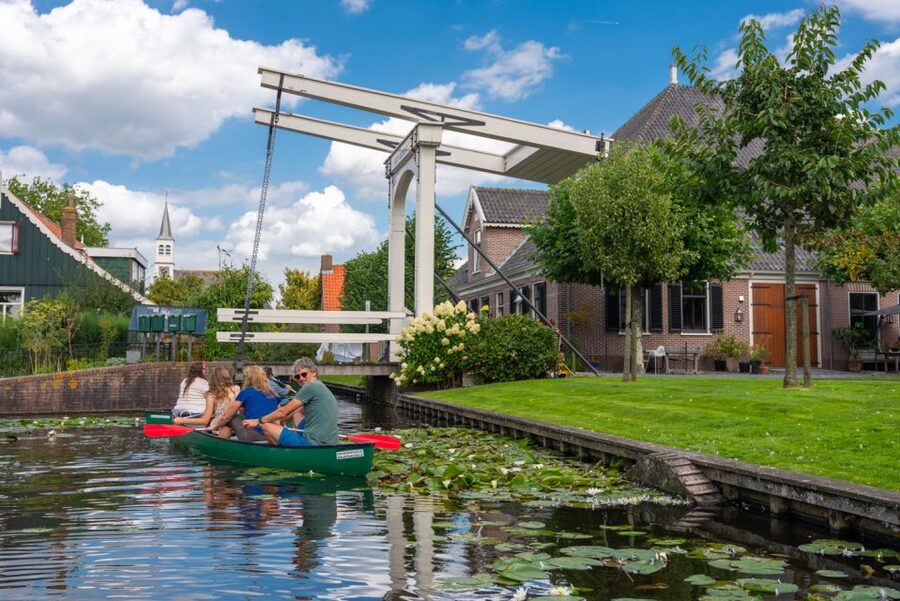 Amsterdam 5-Hour Guided Canoe Trip in the Wetlands - The island picnic: food, pause, and photos