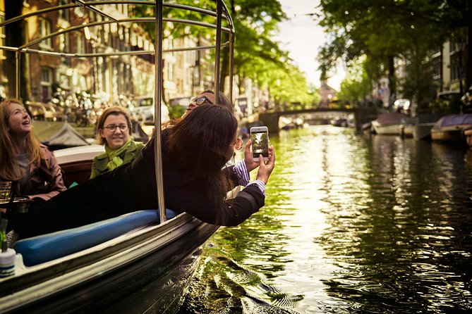Amsterdam 90-min Private Canal Cruise with Live Guide and Drinks - Key points before you go