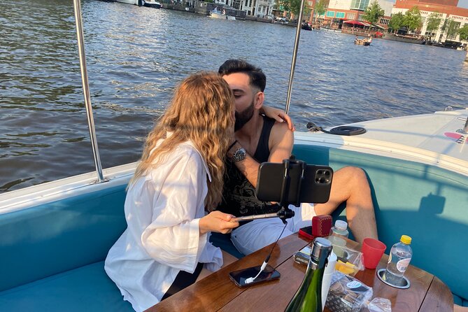 Amsterdam 90-min Private Canal Cruise with Live Guide and Drinks - Why Prinsengracht 375 makes this cruise easy