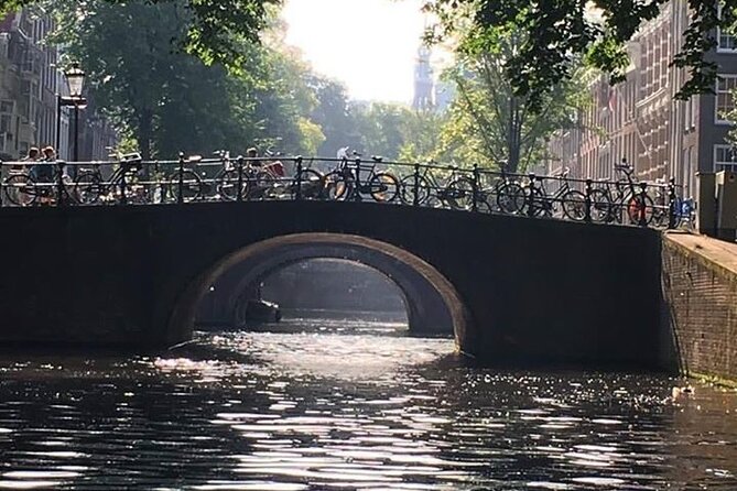 Amsterdam 90-min Private Canal Cruise with Live Guide and Drinks - Seven Bridges on Reguliersgracht: a moving photo frame