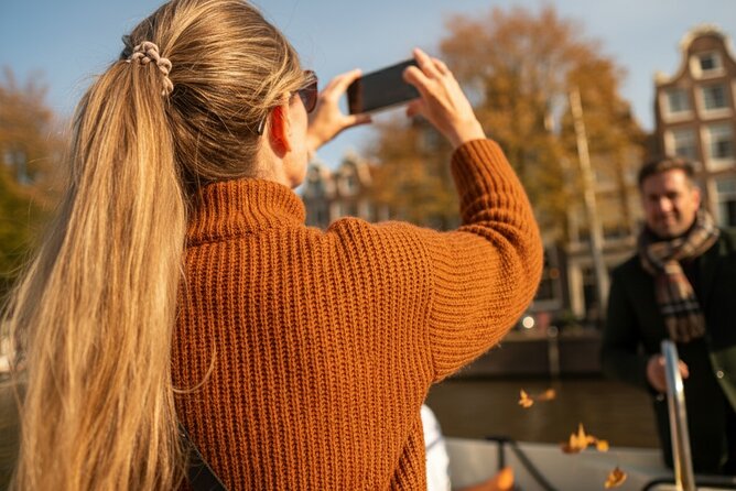 Amsterdam 90 minutes Canal Cruise with bar and snacks on board. - Getting oriented fast: from Central Station to the UNESCO canal ring