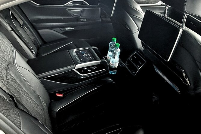 Amsterdam Airport & Non-Airport Private Transfer to City Center - Getting from Schiphol to the city center in 30 to 90 minutes