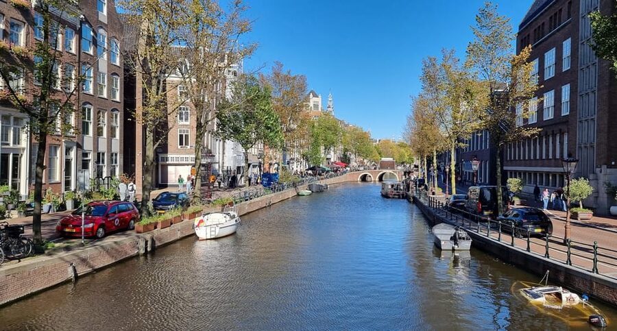 Amsterdam All In One Tour Walking Tour - Where the tour starts, and how to avoid the most common headache