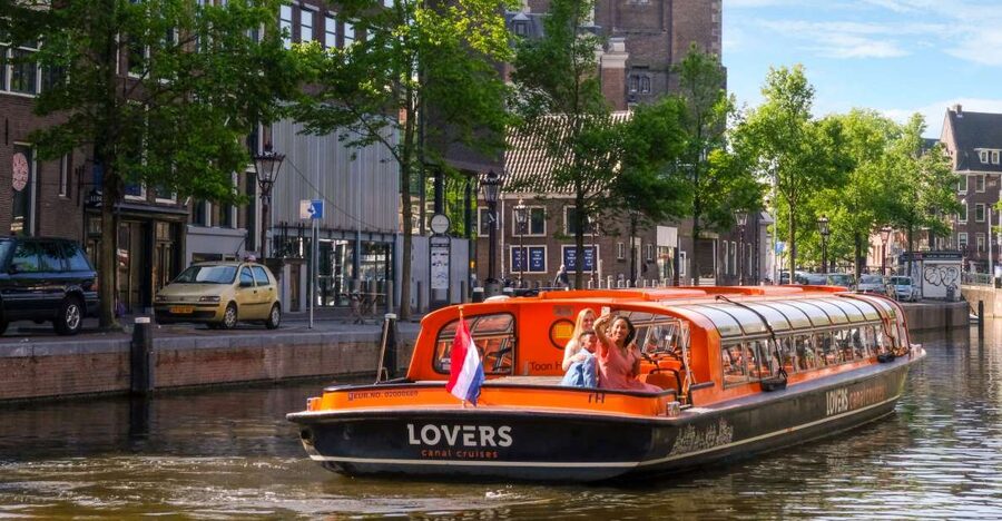 Amsterdam: Amsterdam Dungeon and Canal Cruise Entry Ticket - Amsterdam Dungeon and canal cruise: a fun split day