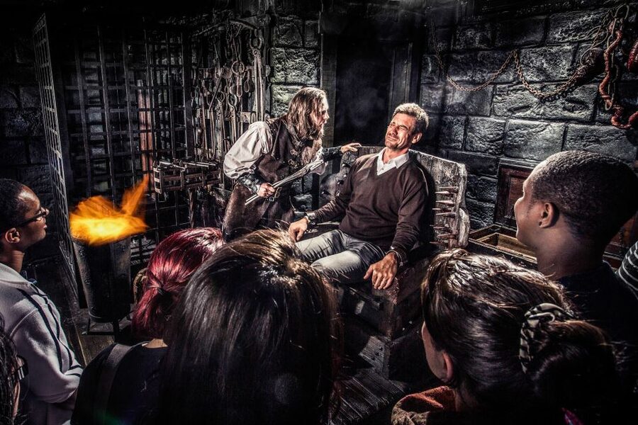 Amsterdam: Amsterdam Dungeon Entrance Ticket - The Flying Dutchman show in a 1651 bar: revenge with a punchline