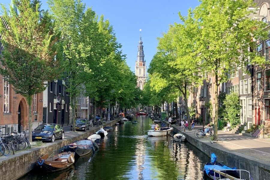 Amsterdam: Anne Frank Guided Walking Tour in DE/EN/IT/ES - Price and value: $28 for a concentrated, guided story