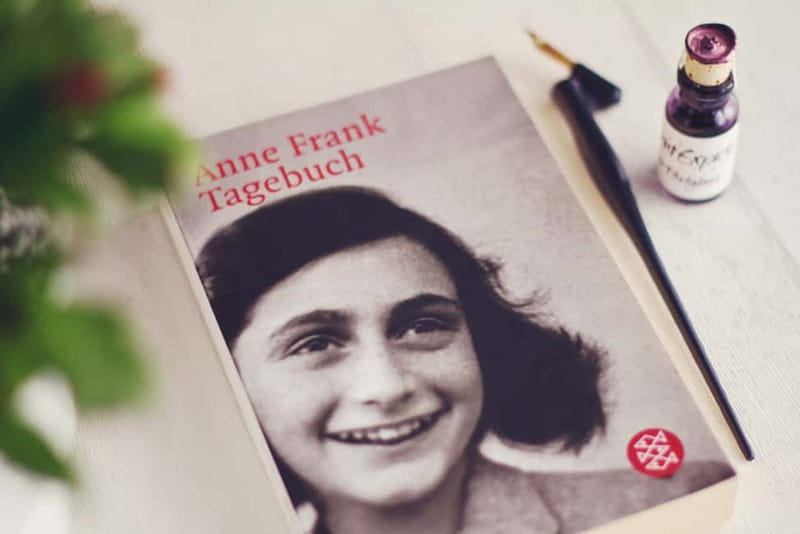 Amsterdam: Anne Frank Guided Walking Tour in DE/EN/IT/ES - Zuiderkerk and the city fabric you can still recognize