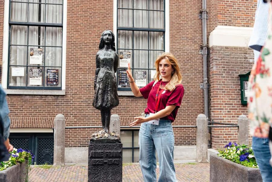 Amsterdam: Anne Frank Guided Walking Tour in DE/EN/IT/ES - WWII turns personal: February Strike, hiding, and the diary excerpts