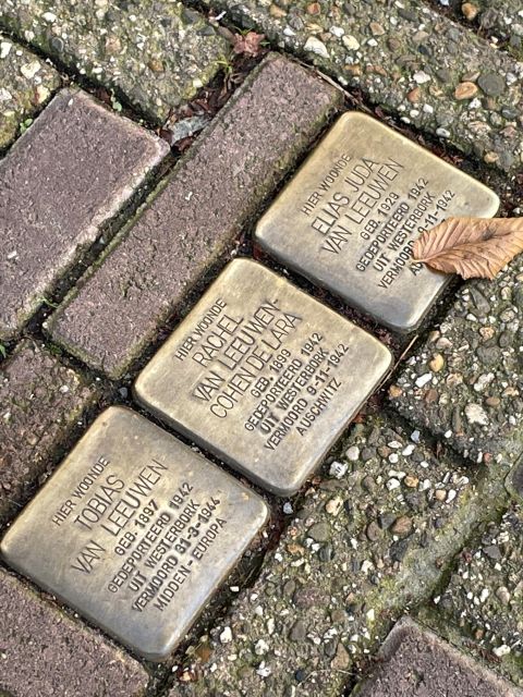 Amsterdam: Anne Frank's Last Walk & Visit Anne's House in VR - Walking Anne Frank’s last route, with WWII made local