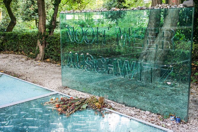 Amsterdam : Anne Frank Tour in EN/DE/IT/ES - Starting at De Waag, where the walk gets real