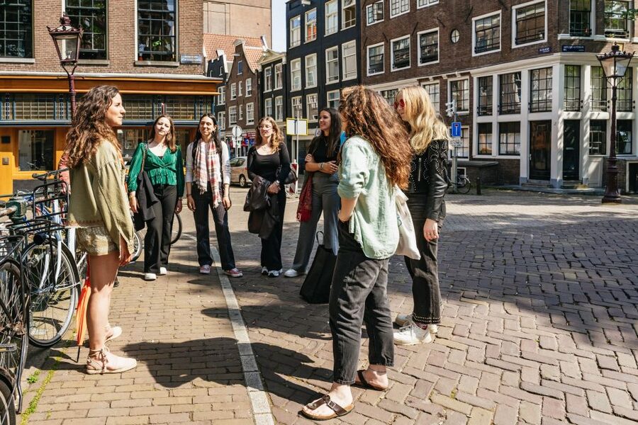 Amsterdam: Anne Frank Tour, Jewish Museum & Synagogue Ticket - Guides make the difference: humor, clarity, and Q&A