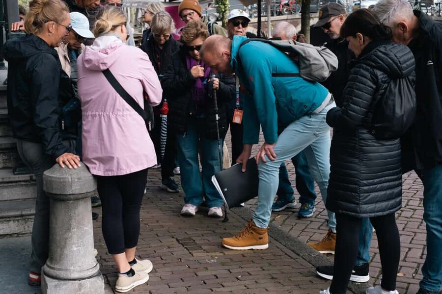 Amsterdam: Anne Frank Walking Tour - Dam Square Meeting Point: Getting Your Bearings Before the Story
