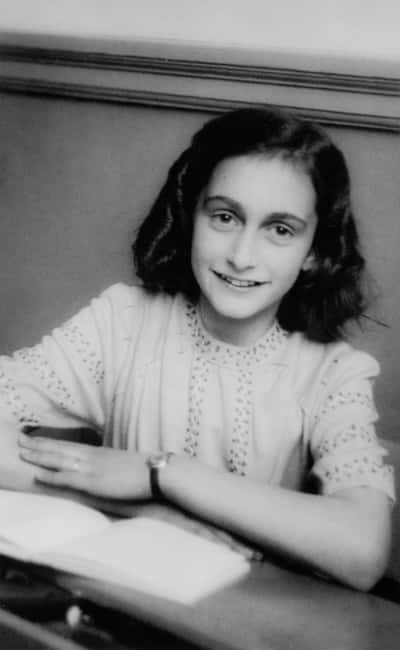 Amsterdam: Anne Frank Walking Tour (French) - Starting at Rokin 17, where the story meets street level
