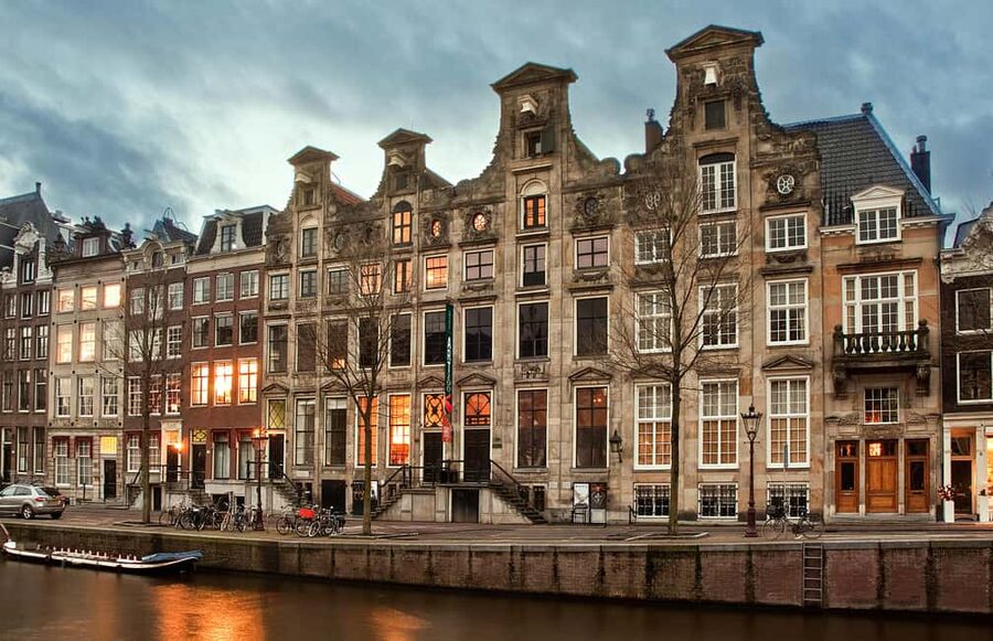 Amsterdam: Art Zoo Museum Entry Ticket in a Canal House - The cabinet of curiosities idea, rebuilt for today