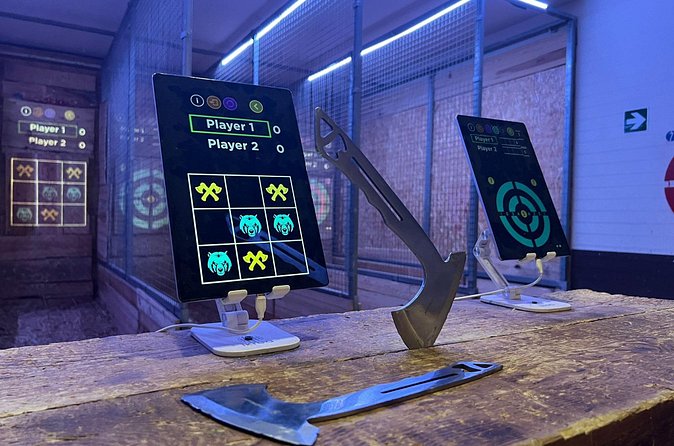 Amsterdam Axe Throwing Experience - Indoor lanes and group size, how it affects your pacing