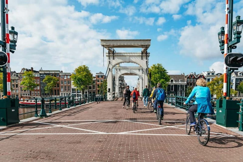 Amsterdam Bike Tour in Small Group + Optional Canal Cruise - Amsterdam Centraal area: a quick orientation before the real sights