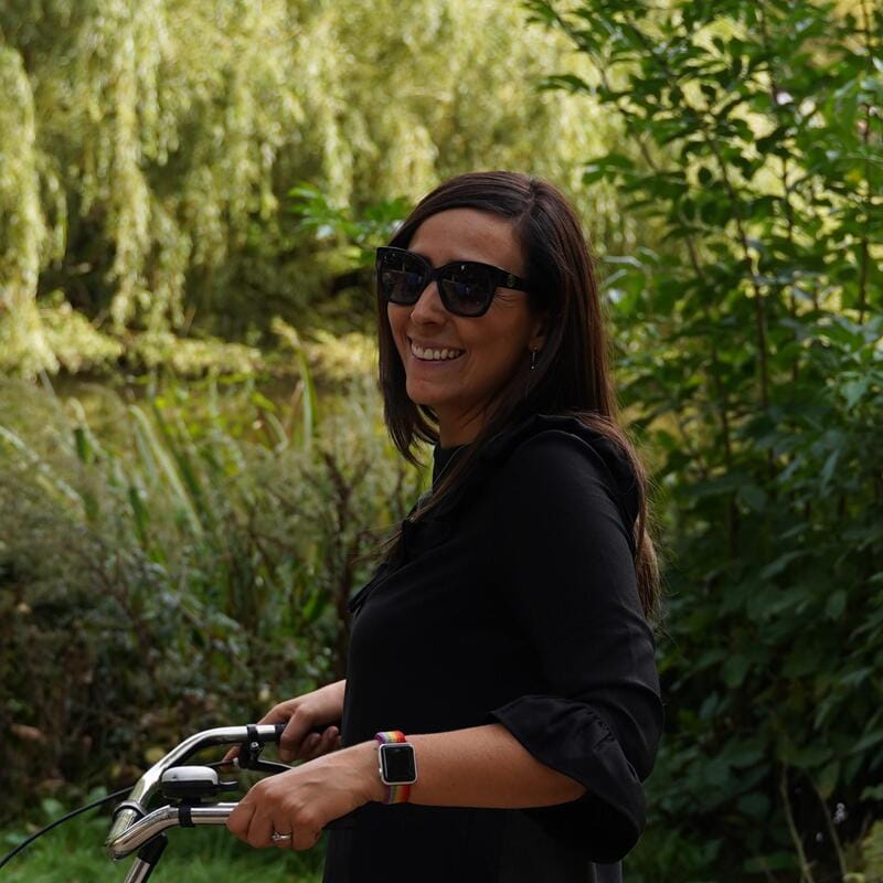 Amsterdam Bike Tour in Small Group + Optional Canal Cruise - Meeting at Bikeisready and getting comfortable on Dutch bikes