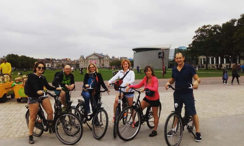 Amsterdam bike tour with a French-speaking guide local! - Stop by stop: how the route builds your Amsterdam picture