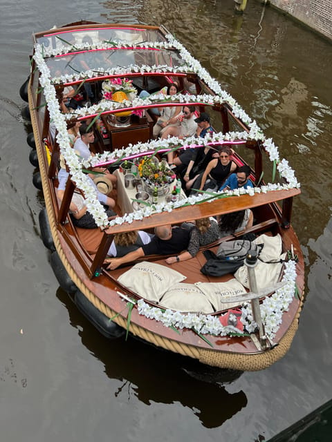 Amsterdam: Boat Tour with Optional Unlimited Drinks - The vibe on the Enterprise boat, and why it works