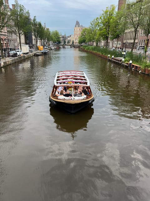 Amsterdam: Boat Tour with Optional Unlimited Drinks - Drinks, disco, and what unlimited beer and wine really changes