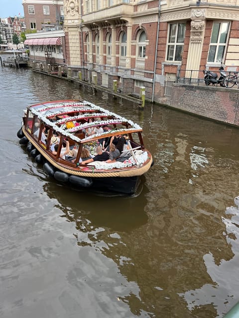 Amsterdam: Boat Tour with Optional Unlimited Drinks - The smoke friendly reality, and how to manage it