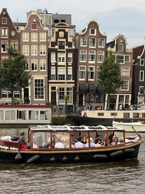 Amsterdam: Boat Tour with Optional Unlimited Drinks - Who this tour fits best