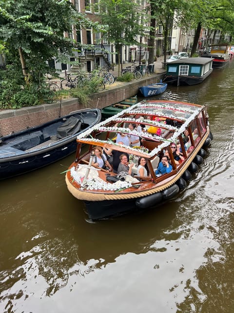 Amsterdam: Boat Tour with Optional Unlimited Drinks - Price that makes sense for a short, hosted cruise
