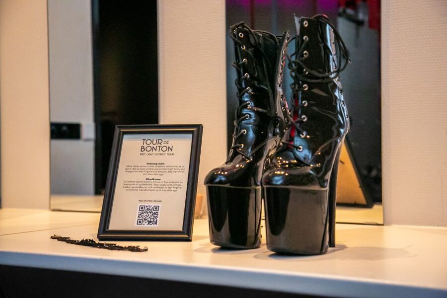 Amsterdam: Brothel Tour with Sex Worker Guide - The opulence factor: why luxury interior details matter
