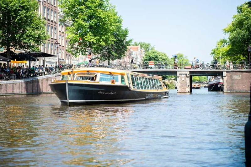 Amsterdam: Burger Cruise - Burgerbar & Canal Cruise - Burger Dinner on Amsterdam Canals, 75 Minutes That Feel Right