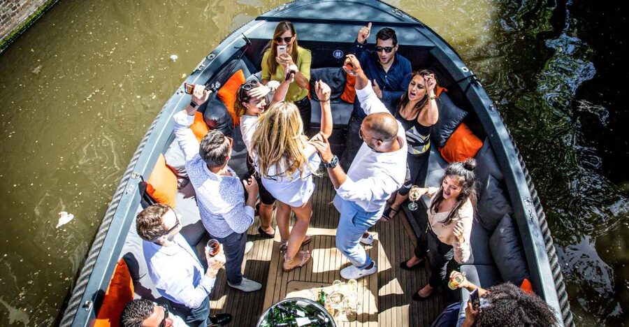 Amsterdam: Canal Belt Private Beer Boat Tour - The 4-beer plan: turning drinks into a better sightseeing pace