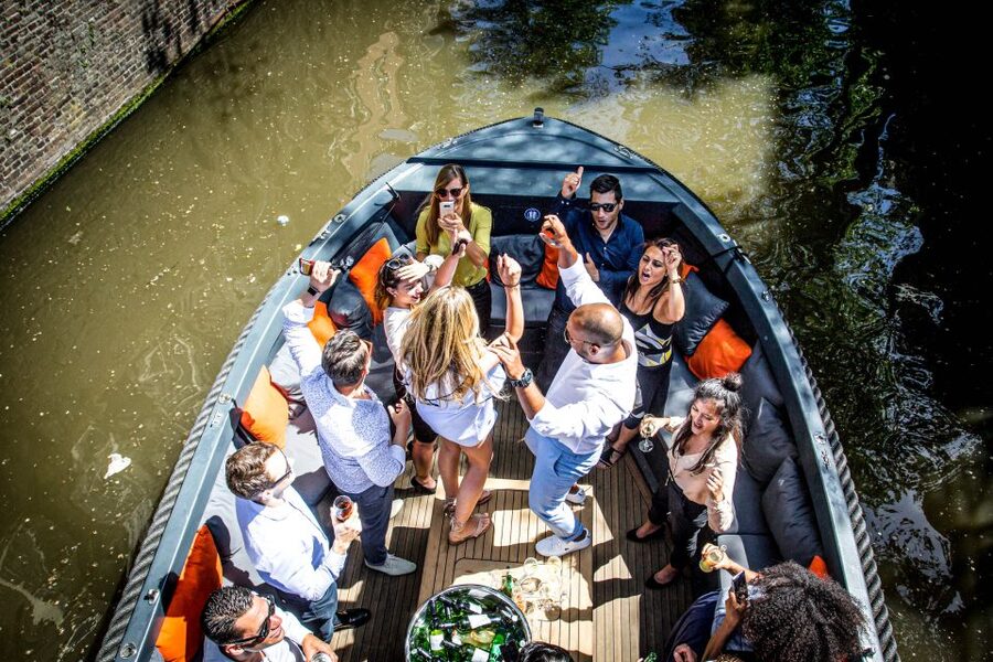Amsterdam: Canal Belt Private Beer Boat Tour - Should you book this Amsterdam beer boat cruise?
