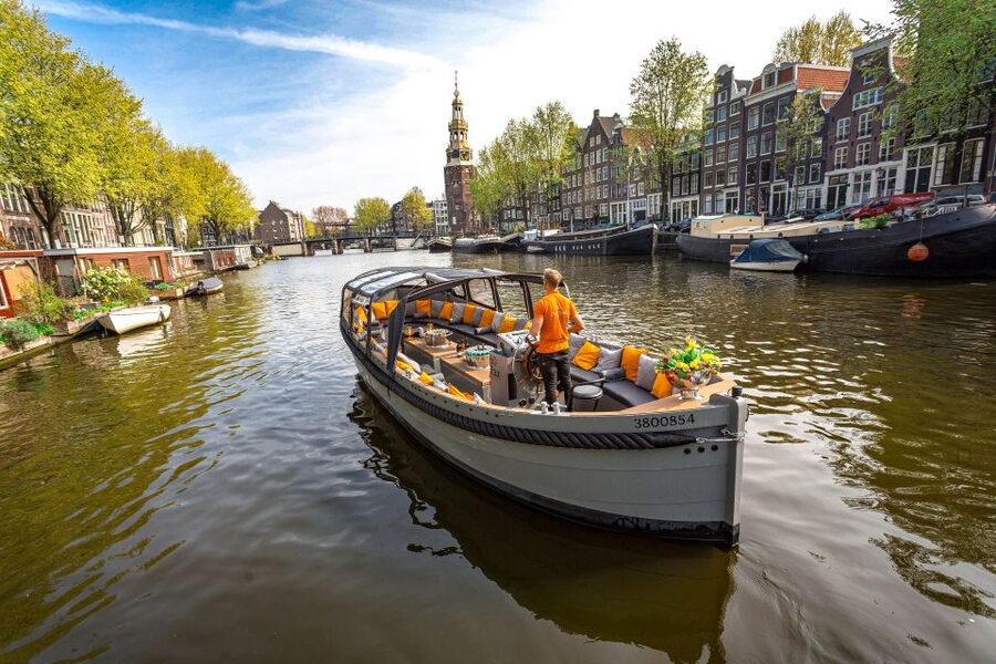Amsterdam: Canal Belt Private Beer Boat Tour - 90 minutes on the Canal Belt: how the route feels in real time